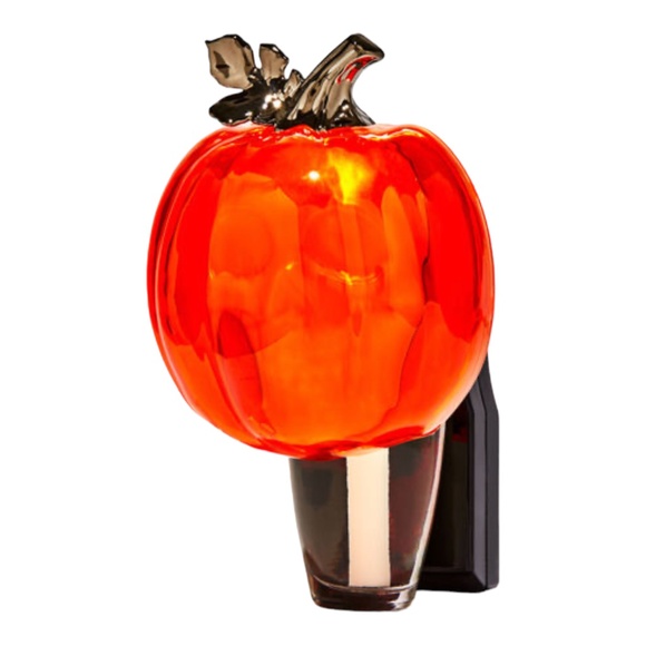 Bath & Body Works Other - Pumpkin Skull Wallflowers Fragrance Plug Halloween